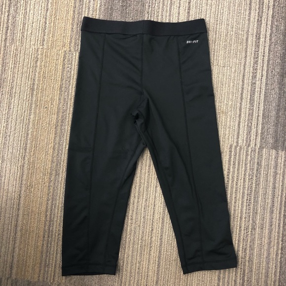 Nike Pro Capri Legging - Picture 3 of 4
